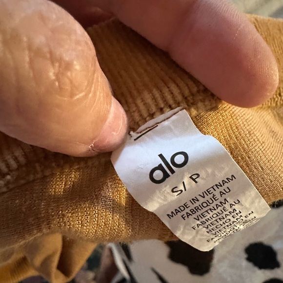 ALO Yoga Camel Flare Pants s cords - Picture 9 of 16